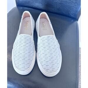 EUC KEDS fabric slip on boat shoes, white with blue/black pattern, size 6.5